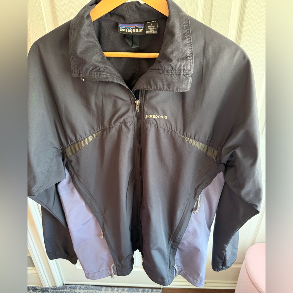 Patagonia Women’s Windbreaker Full Zip Jacket
Size: L - Picture 8 of 10